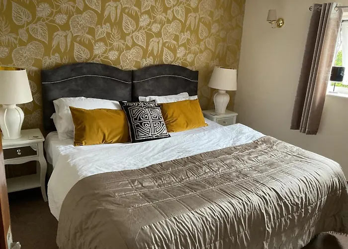 מלון Oyo Cocketts 3*